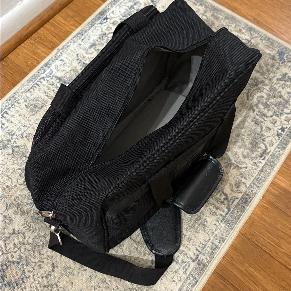 Swiss Engineering Black travel bag - removable shoulder strap - swiss gear